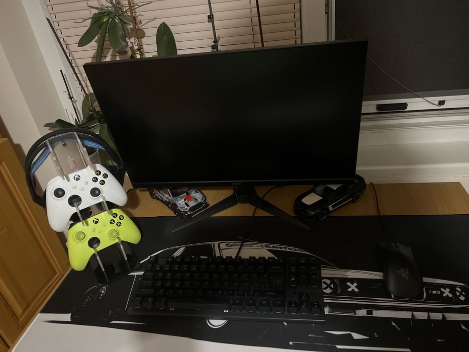 СПЕШНО: Геймърски комплект (180Hz Монитор Acer + 2х Xbox джойстика + Razer мишка и logitech g335 headset