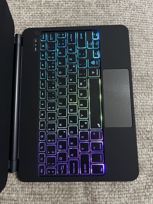 Husa Tastatura Magnetica iPad Pro 11 si iPad Air 4 / 5 / 6, Iluminata RGB
