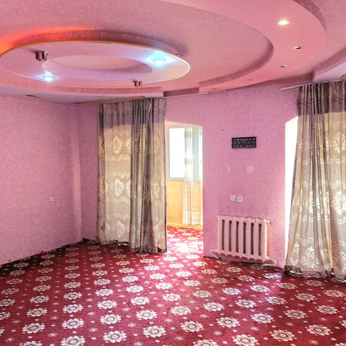 2/4/4 Jarariqda 2 xonali uy sotiladi zudlik bilan!