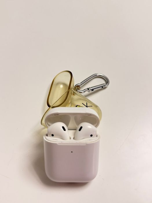 Продам Apple AirPods 2 (оригинал)