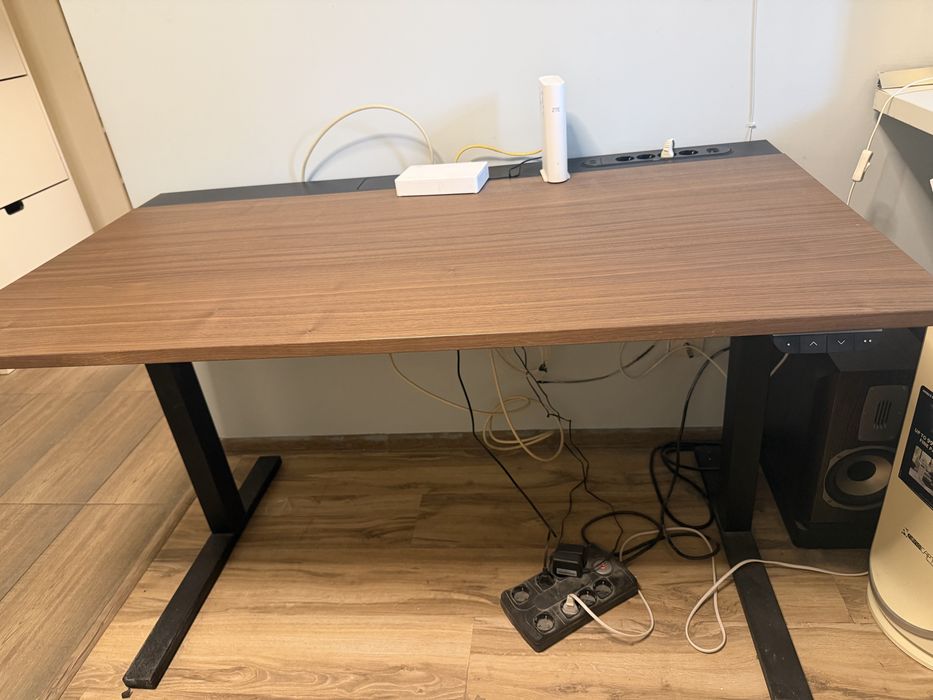 Birou IKEA MITTZON electric reglabil pe înălțime – 160x80 cm