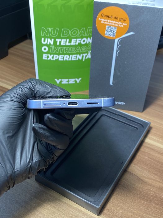 Samsung Galaxy s25 plus • 256 GB • Icy Blue