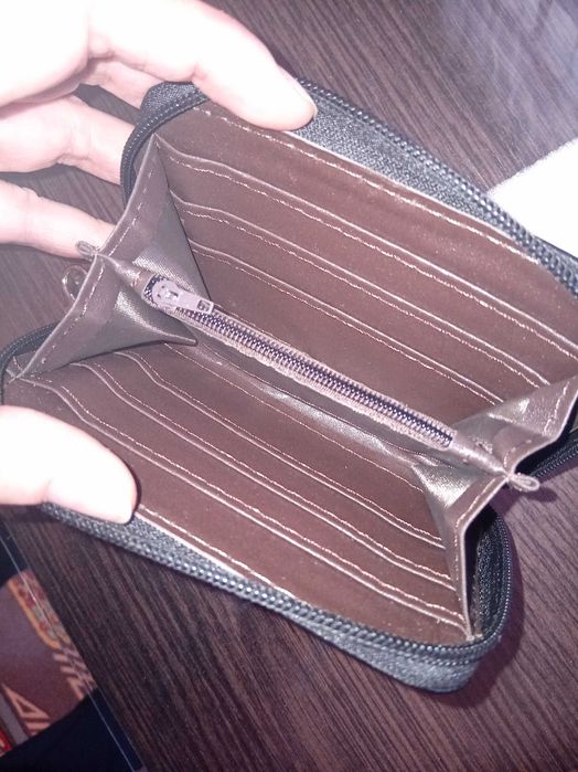 Дамски кожени портмонета