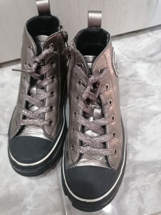 Блестящи кецове за момиче