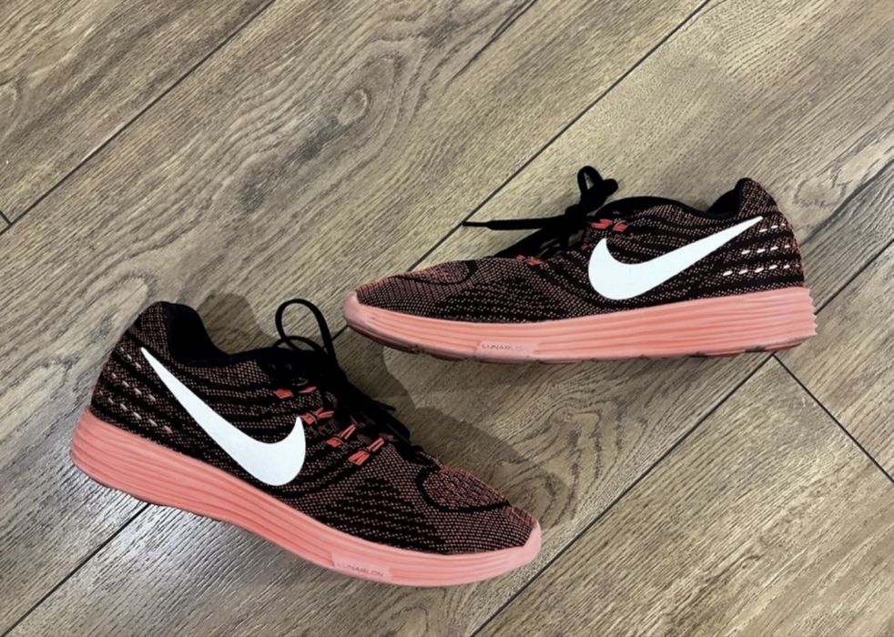 Nike оригинал женские кроссовки 39