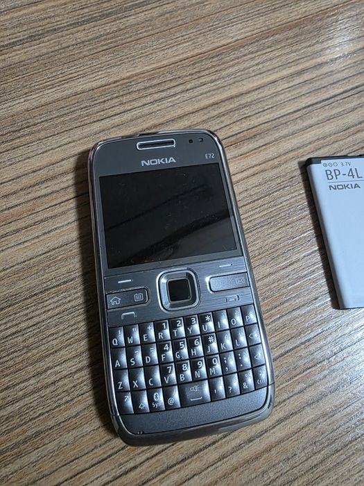 Nokia E72 silver in stare foarte buna! Necodat, Baterie noua! Gri