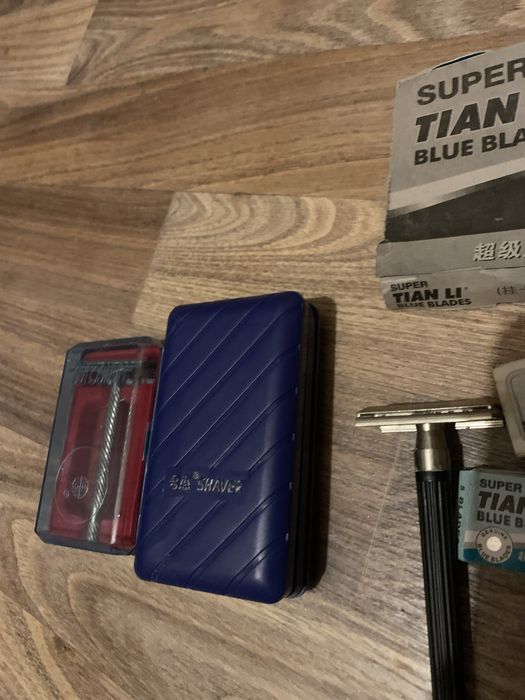 Бритвы плюс набор лезвий.