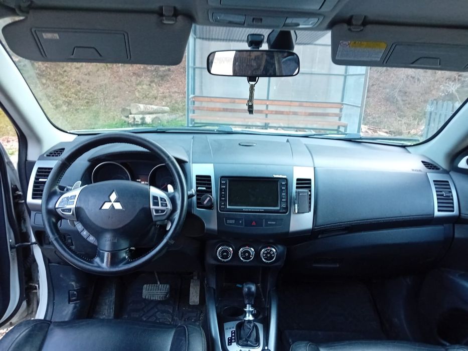 Mitsubishi out lander