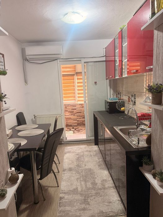 Vând apartament cu 3 camere! Str.Victorie(Zona Mall)