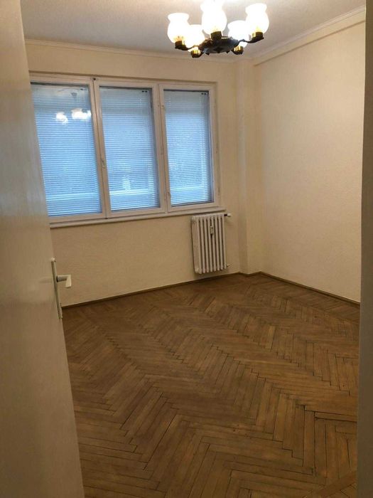 Inchiriez apartament 3 camere decomandat,zona Complex Mic renovat recent baie&bucatarie noi nemobilat(mobilat la cerere),pret450 euro