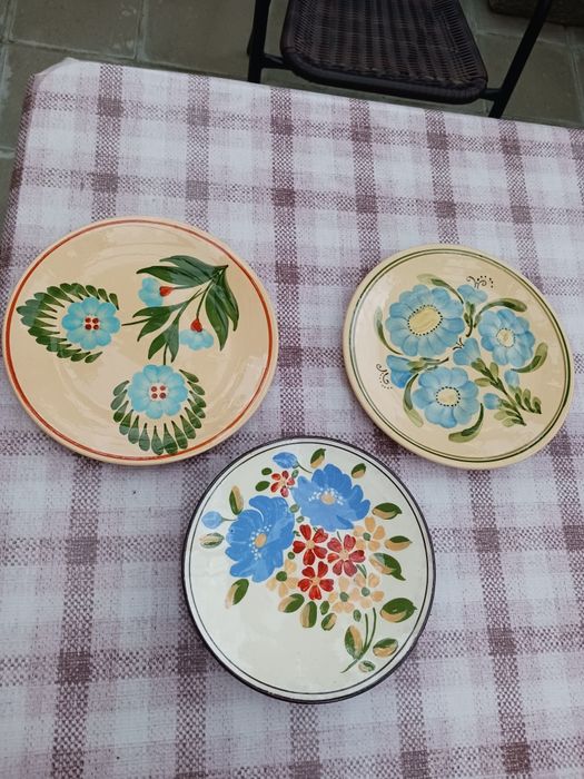 Керамични чинии и големи, стари заготовки