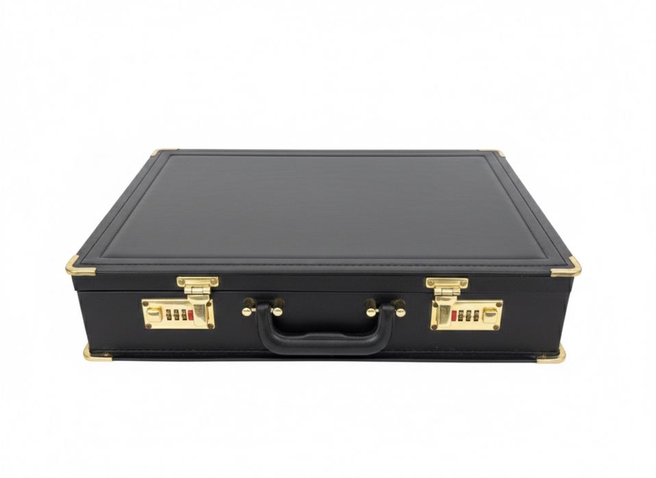 Набор столовых приборов в двухярусном чемодане