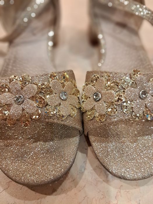 Красиви обувки за принцеса размер 35