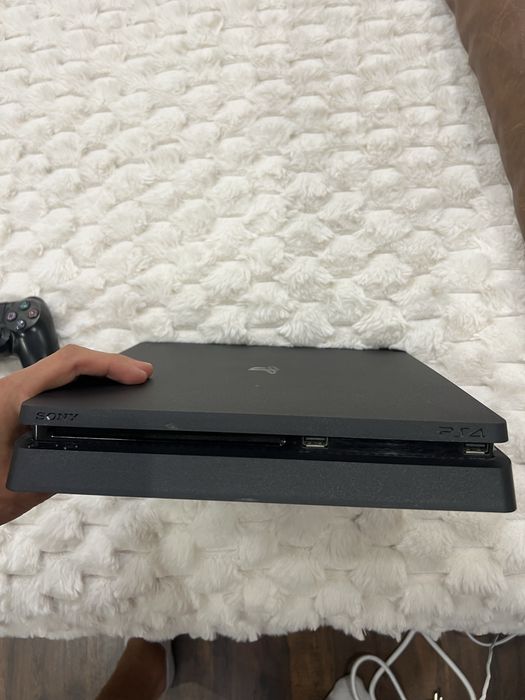 Play Station 4 slim 1 TB