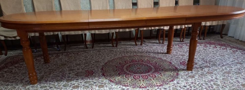 Продаётся стол и стулья