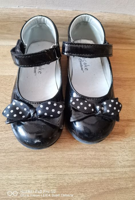 Сандали, обувки, кецове