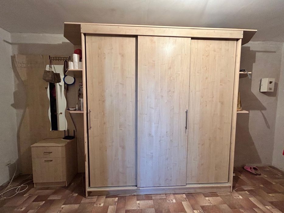Продам срочно шкаф