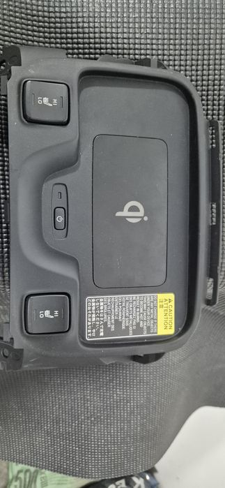 Зарядка беспроводная Toyota Corolla E210