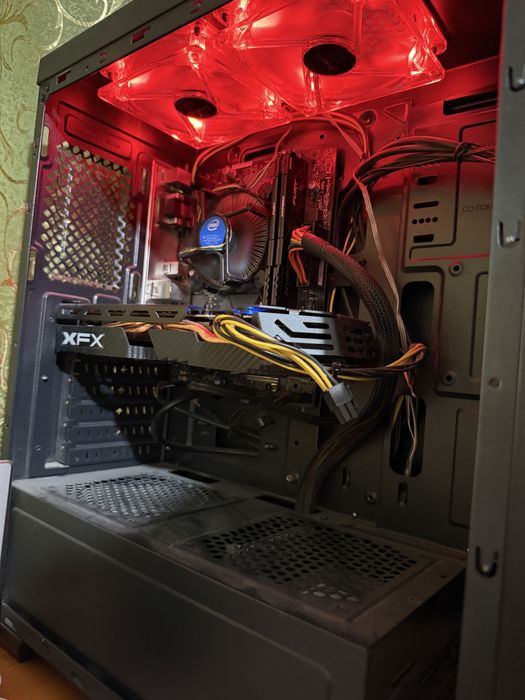 Vând PC Gaming.