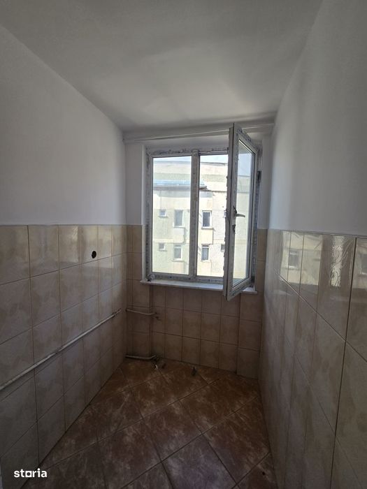 Garsoniera cu balcon bloc de apartamente!