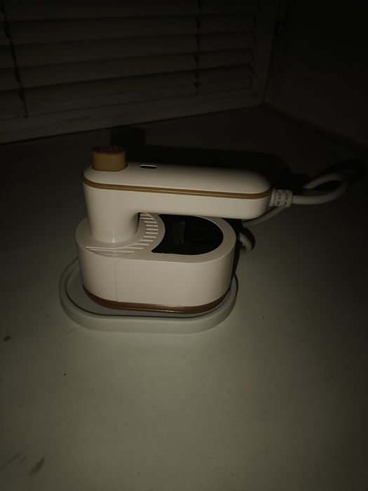 Продаю утюг с паром