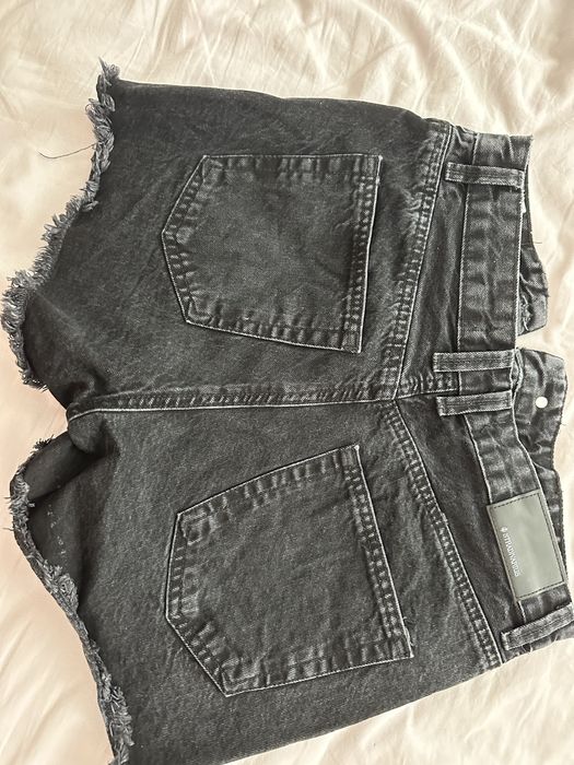 Дамски къси панталони с камъчета