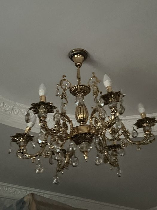 Продам красивую хрустальную люстру