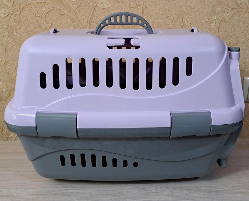 Новая переноска пластиковая.