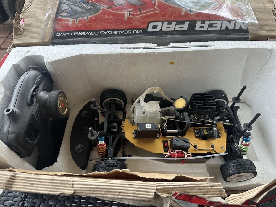 De vanzare masinuta  rc nitro