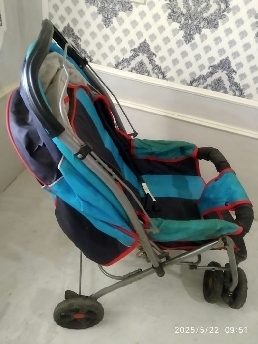 Детская коляска до года , а кому-то  2 х лет . .