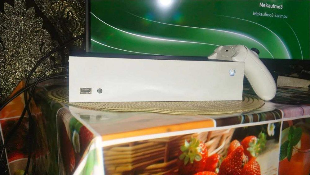 Продаю xbox series s с играми