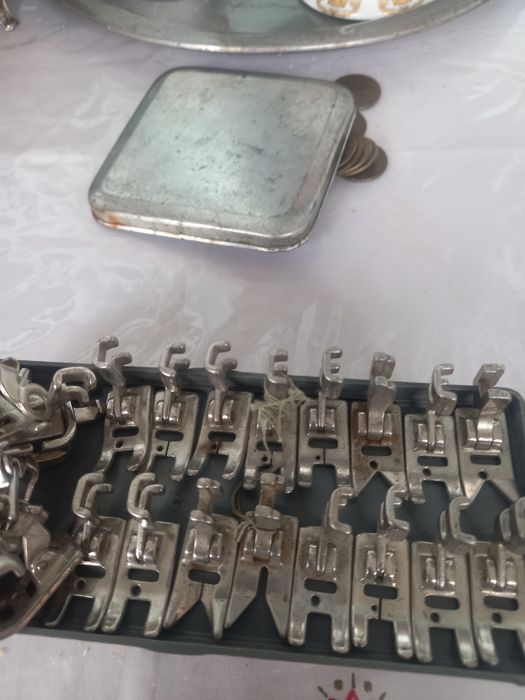 Продаю  лапки  советских швейных машин,