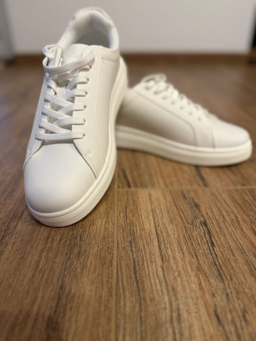 Vand adidasi eleganti NOI