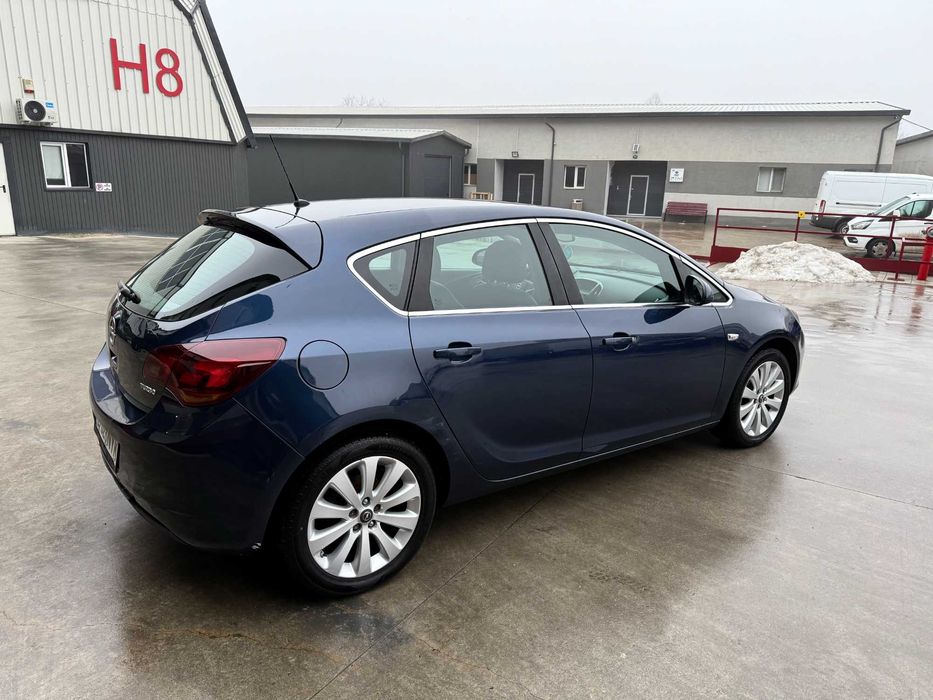 Opel Astra J 2010