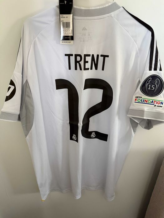 Tricou Trent Alex-Arnold Real Madrid sezonul nou cu badge uri