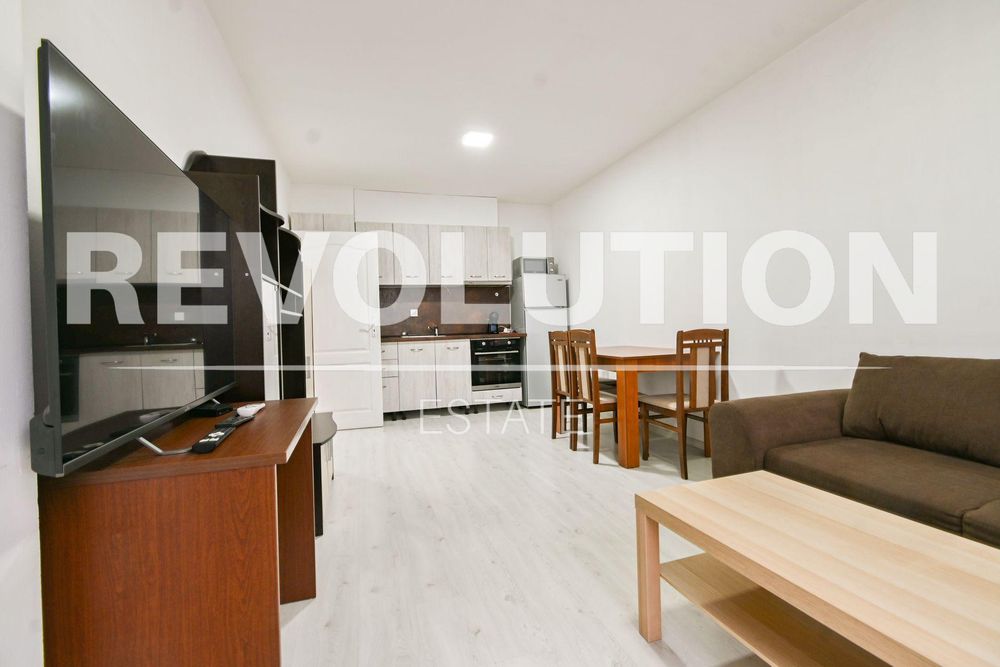 Дава се под наем Двустаен апартамент в София, Люлин 10 - 55 кв.м за 560.49 € - Снимка #1