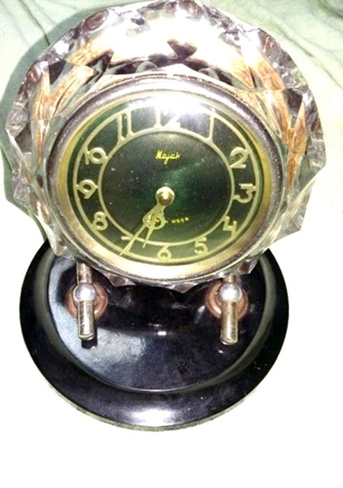 Ceas de masă vechi foarte îngrijit și funcțional 250