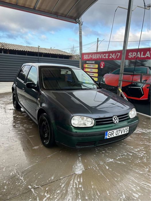 Vand golf 4 1.6 benzina