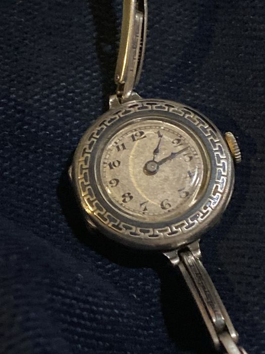 Сребърен дамски часовник