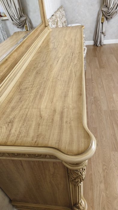 Комод с зеркалом