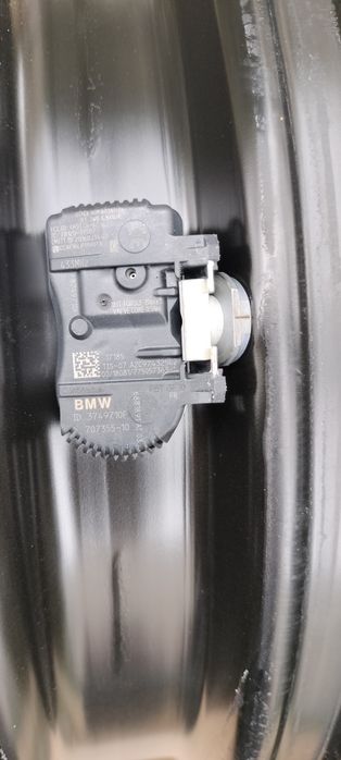 Vând jante r16  BMW cu senzori și valve metalice noi originale germani