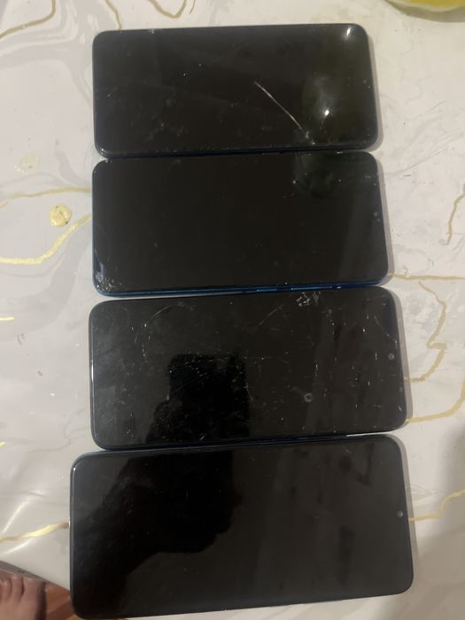 Не рабочии,на запчасти