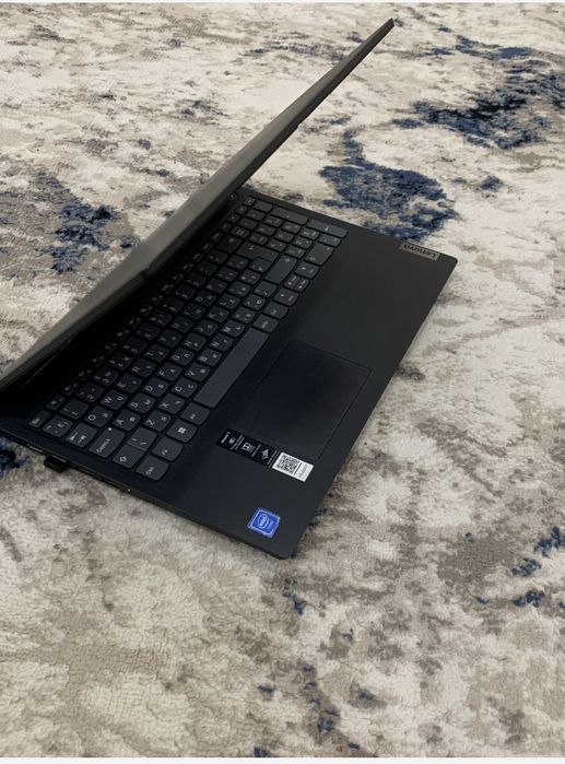 Noutbuk srochni sotiladi