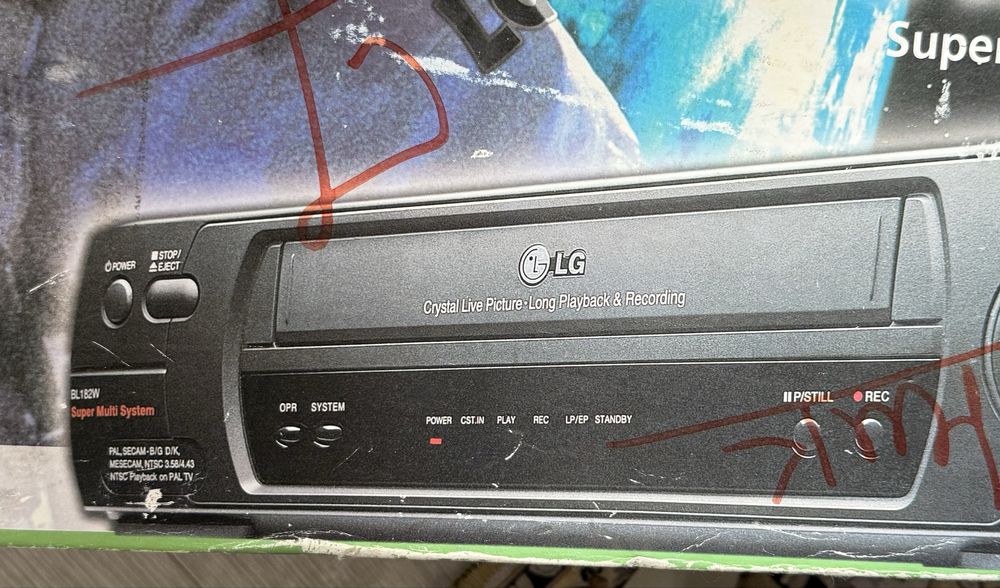 Видеомагнитофон LG