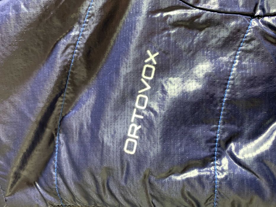 Дамско яке Ortovox Swisswool Inside Reversible Puffer XS