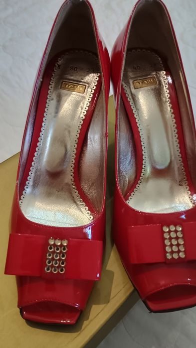 Pantofi de damă din piele lăcuită,culoare rosii,Nr 39,noi