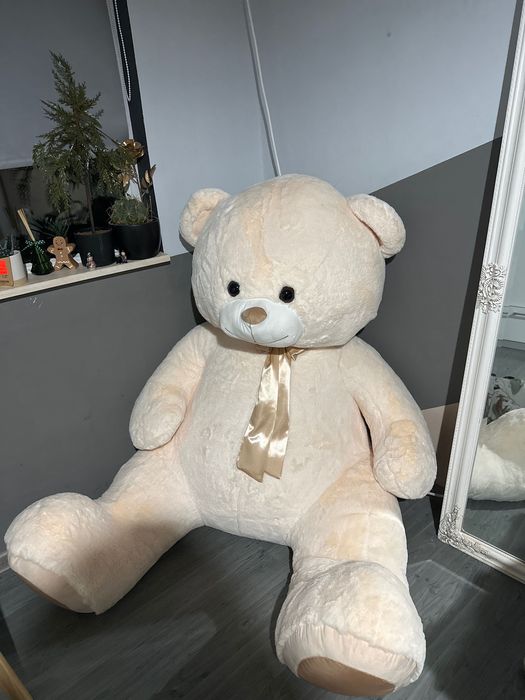 Голям плюшен мечок