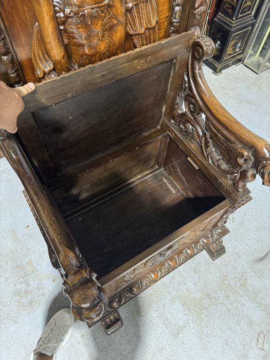 Scaun tron din lemn masiv, sculptat manual – cu ladă de depozitare