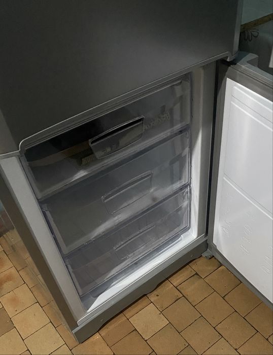 Холодильник INDESIT почти новая