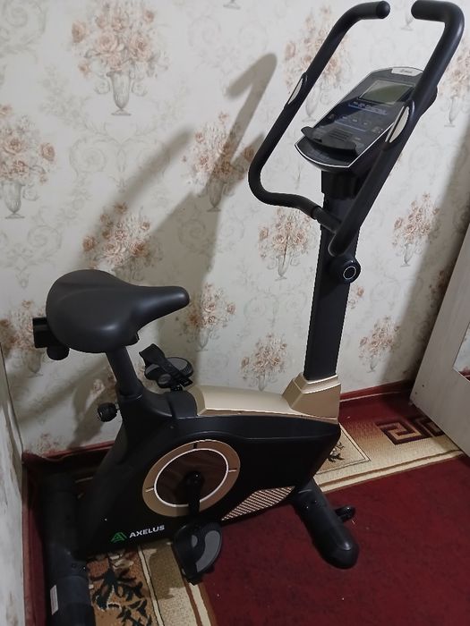 велотренажер AXELUS